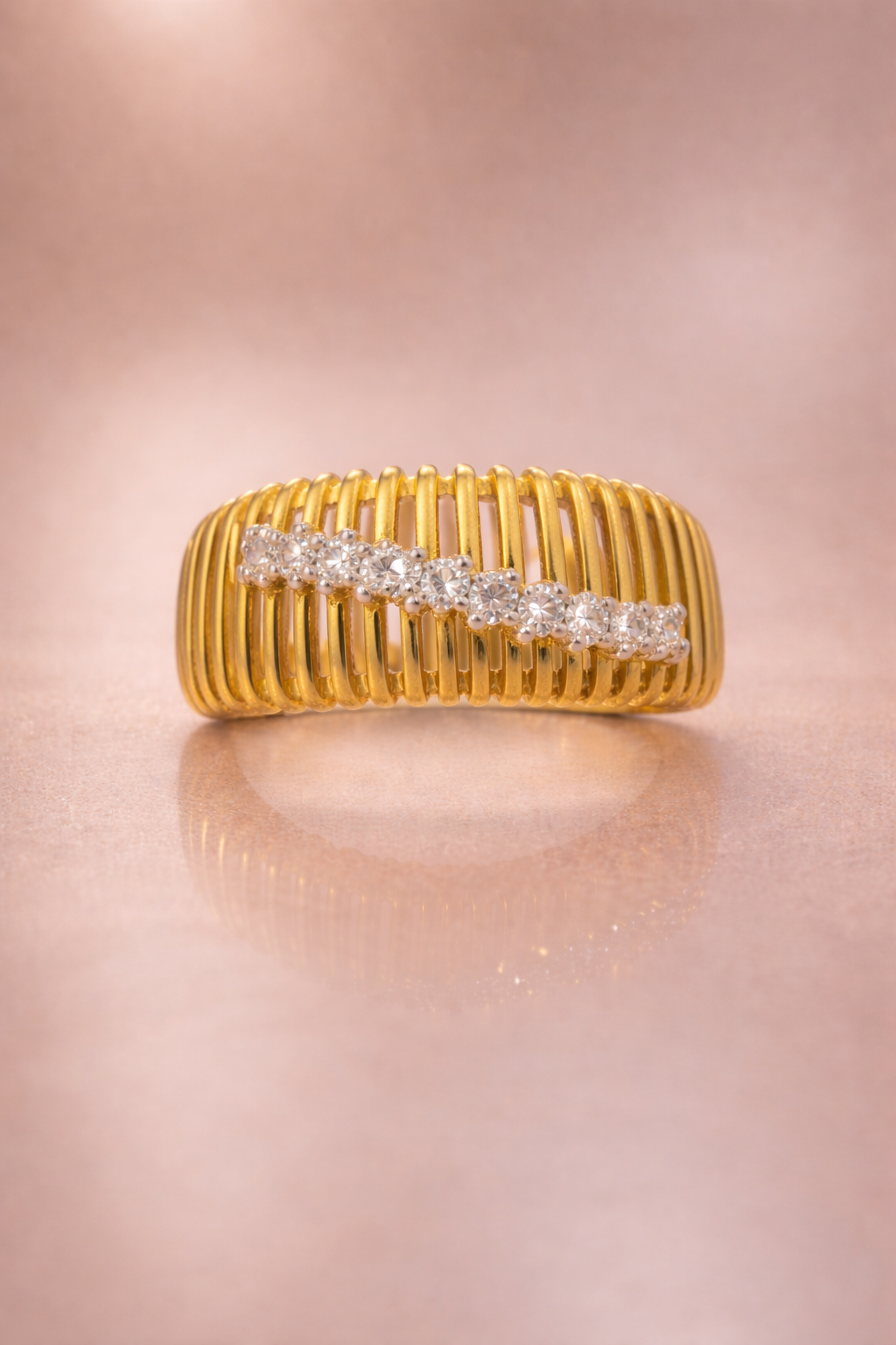 Kerasus Ribbed Diamond Wave Ring – 14K Gold