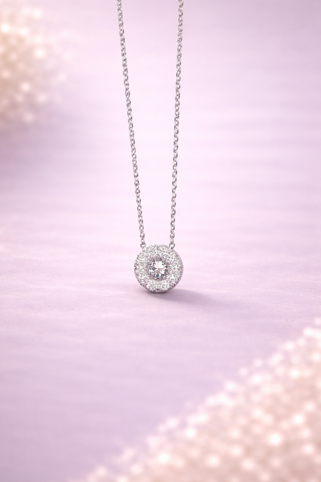 Kerasus 15 Diamond Halo Necklace – 18K Gold