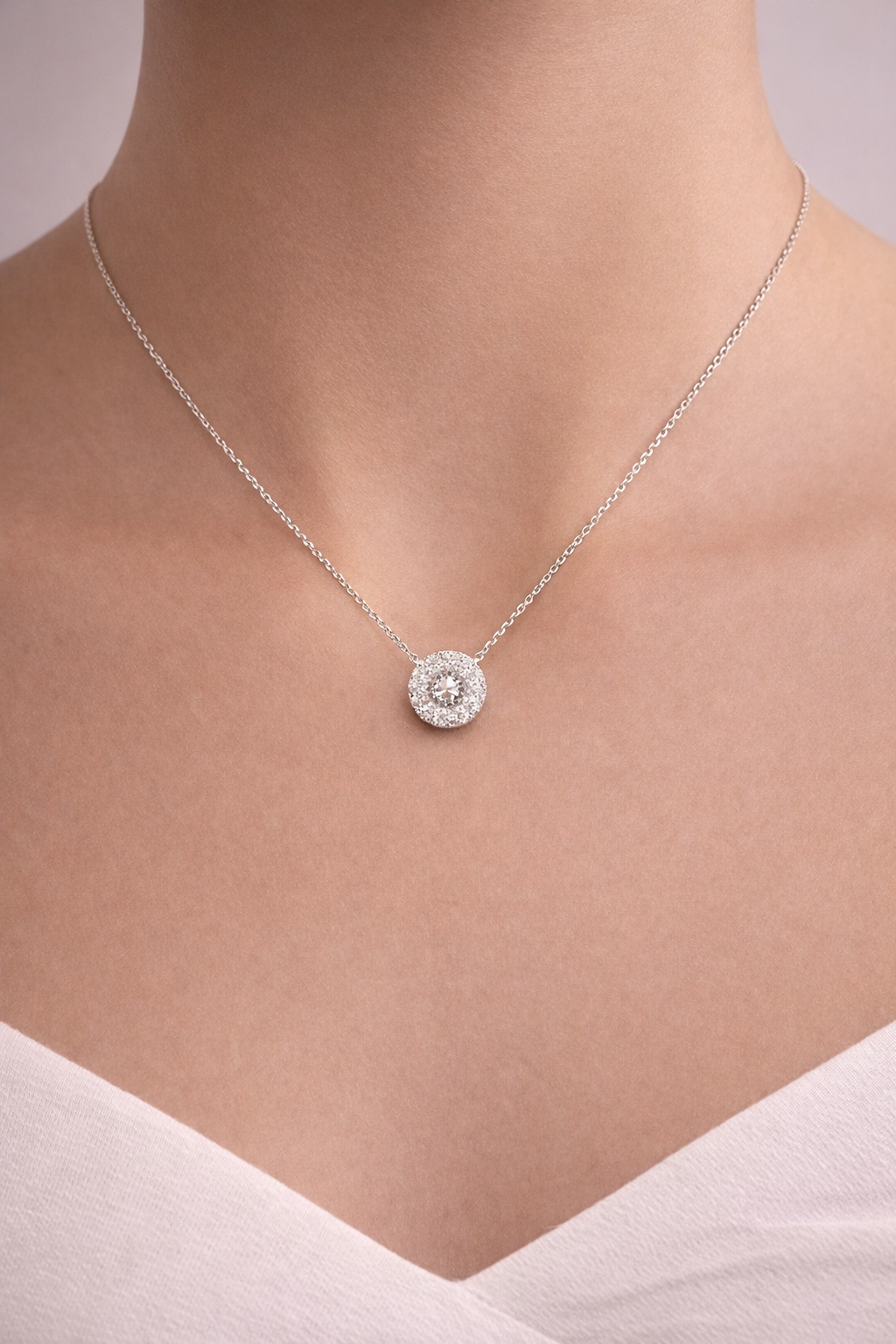 Kerasus 15 Diamond Halo Necklace – 18K Gold